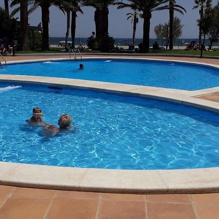 Appartement Premiere Ligne De Mer Avec Piscine Росас Экстерьер фото