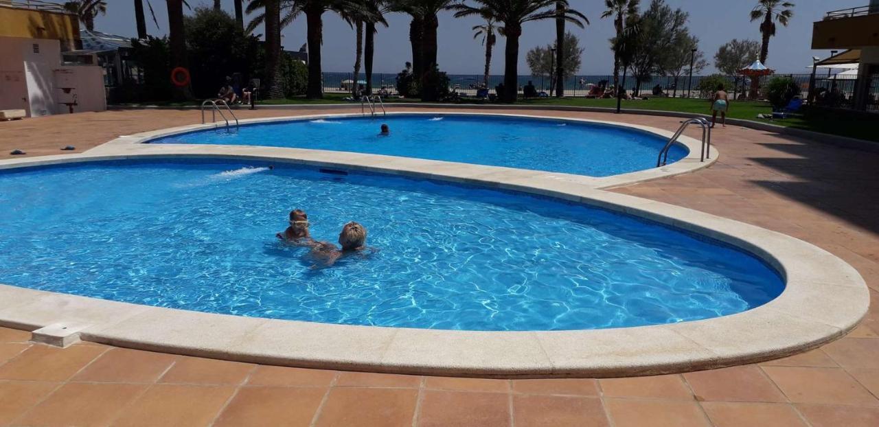 Appartement Premiere Ligne De Mer Avec Piscine Росас Экстерьер фото