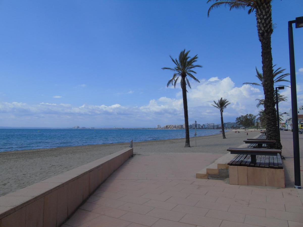 Appartement Premiere Ligne De Mer Avec Piscine Росас Экстерьер фото