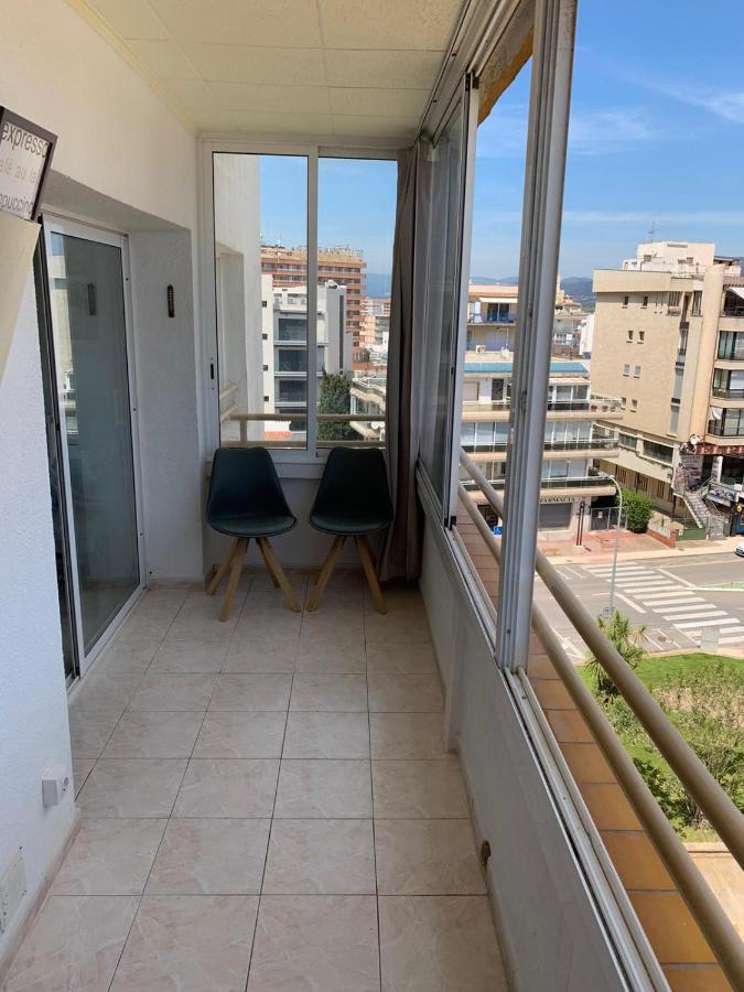 Appartement Premiere Ligne De Mer Avec Piscine Росас Экстерьер фото