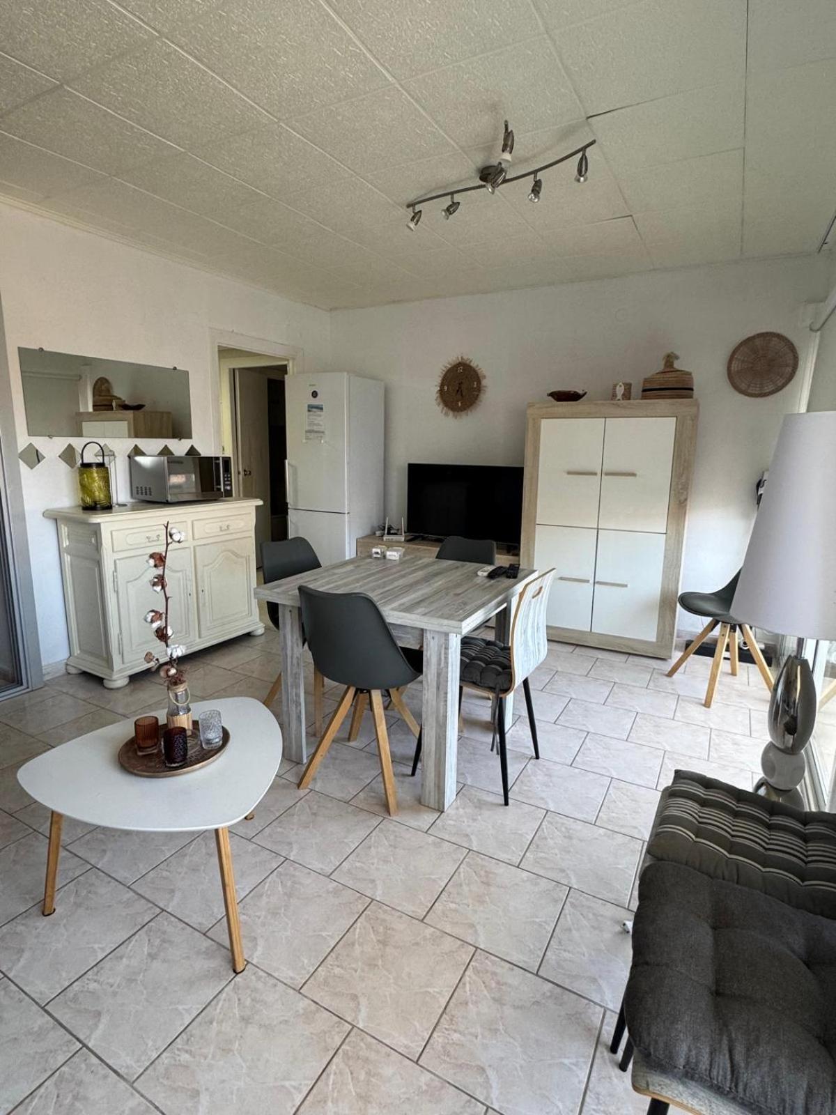 Appartement Premiere Ligne De Mer Avec Piscine Росас Экстерьер фото