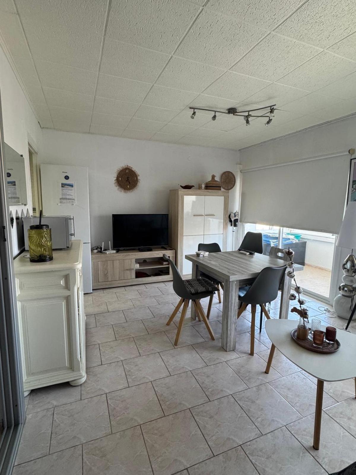 Appartement Premiere Ligne De Mer Avec Piscine Росас Экстерьер фото