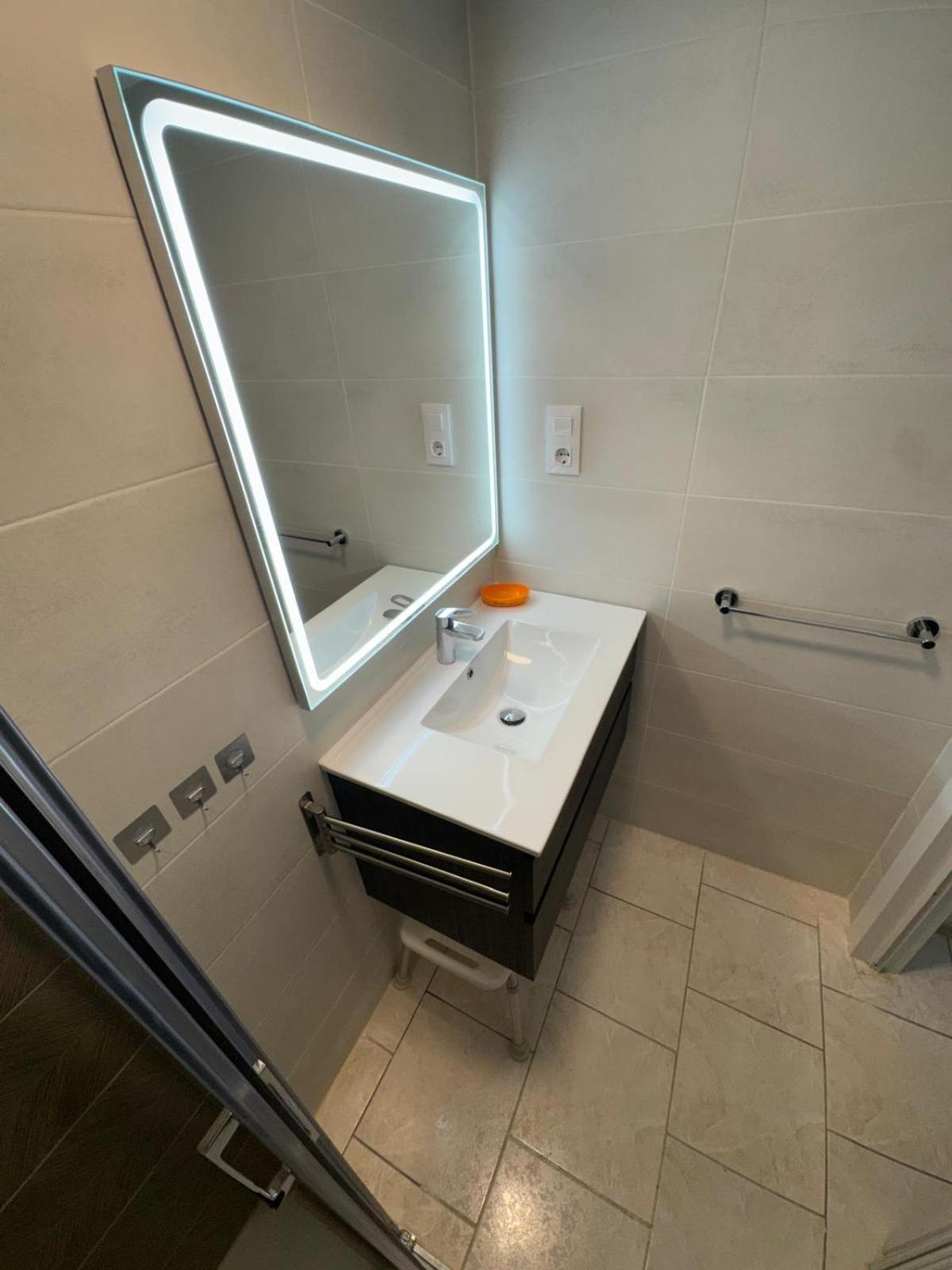 Appartement Premiere Ligne De Mer Avec Piscine Росас Экстерьер фото